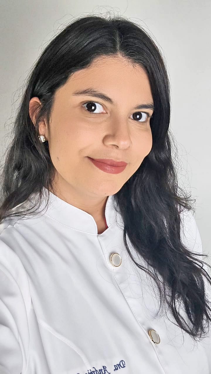 Dra. Andréia Queroz